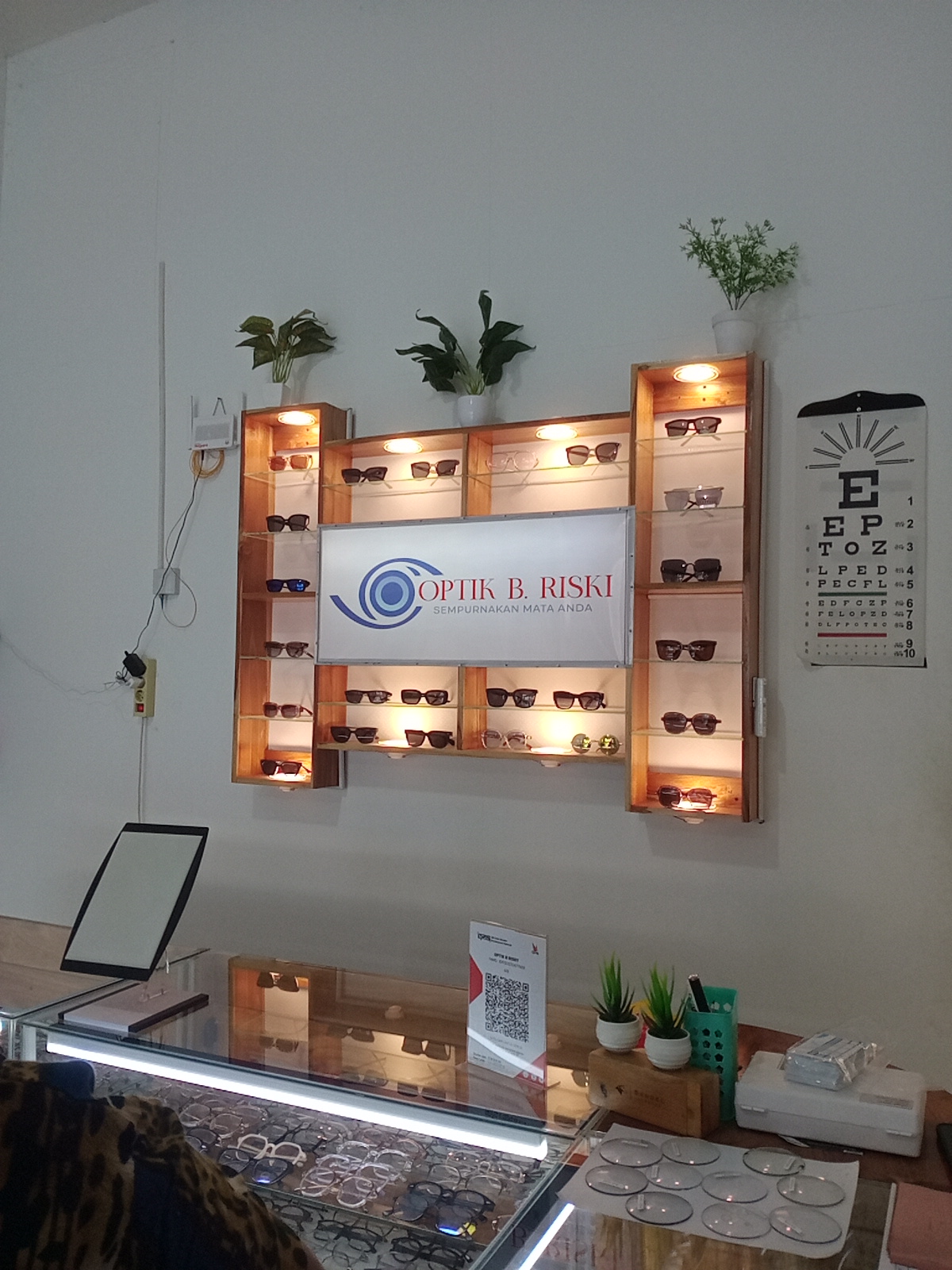 Optik B. Riski Palimanan